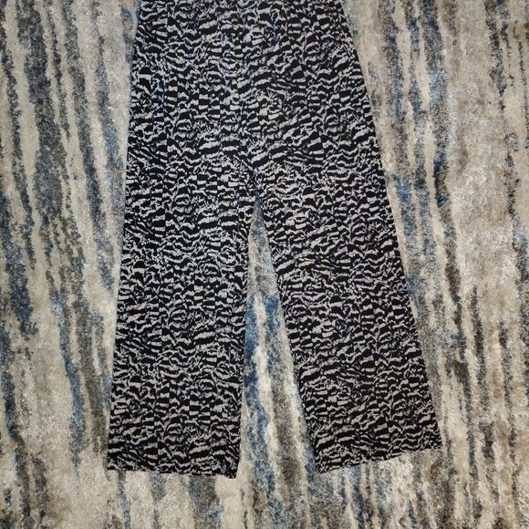 FABLETICS Dash Black White Sandstorm  || Small || GUC - Picture 9 of 15